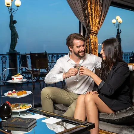 Отель Grand Parker's 5*